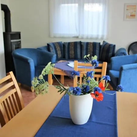 S42 A - Stilvolles Ferienhaus An Der Mueritz Mit Grossem Garten & Kamin In Roebel