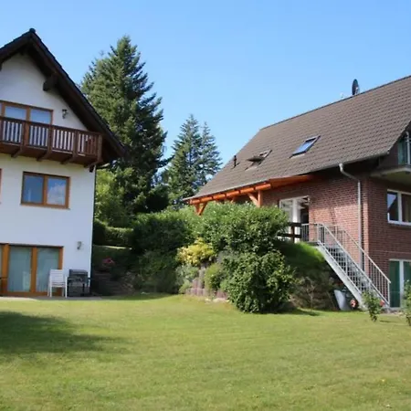 S42 A - Stilvolles Ferienhaus An Der Mueritz Mit Grossem Garten & Kamin In Roebel